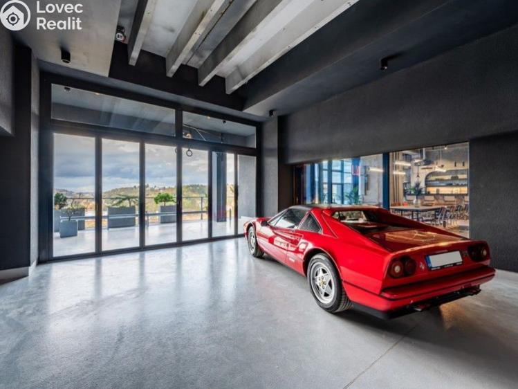 Sale atypical apartment Praha, Československého exilu č. 5