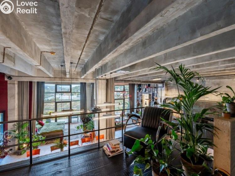 Sale atypical apartment Praha, Československého exilu č. 7