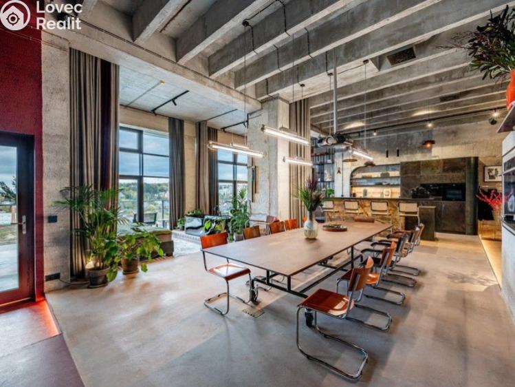 Sale atypical apartment Praha, Československého exilu č. 8