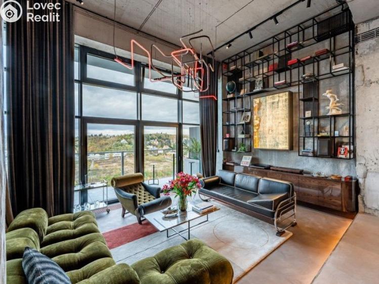 Sale atypical apartment Praha, Československého exilu č. 9