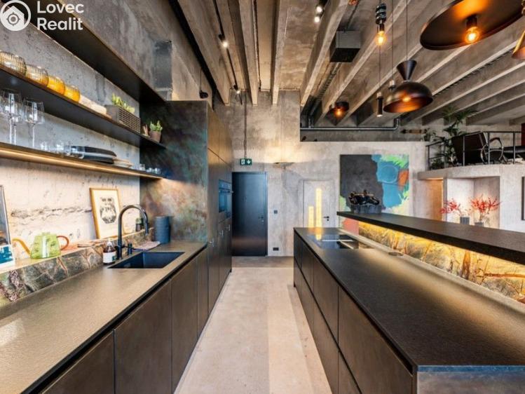 Sale atypical apartment Praha, Československého exilu č. 11