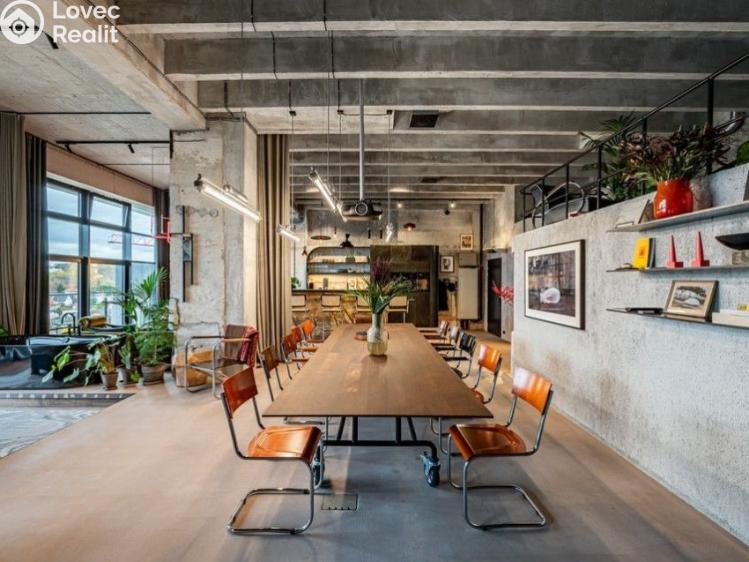 Sale atypical apartment Praha, Československého exilu č. 13