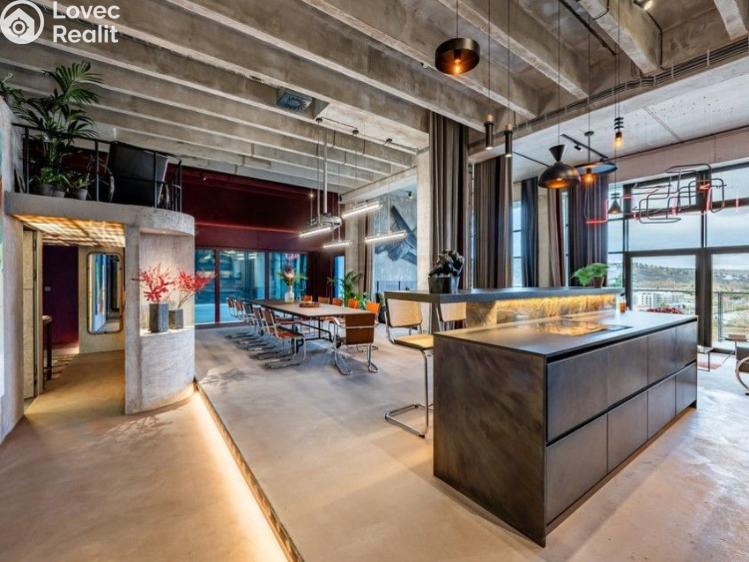 Sale atypical apartment Praha, Československého exilu č. 14