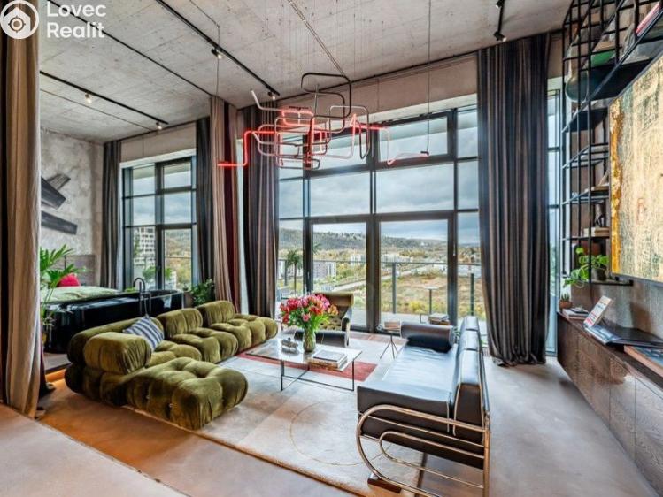 Sale atypical apartment Praha, Československého exilu č. 15