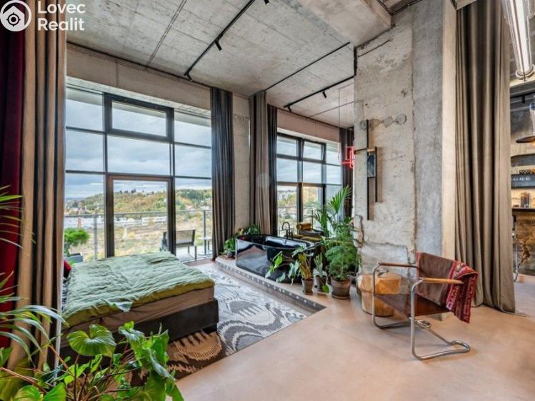 Sale atypical apartment Praha, Československého exilu č. 16