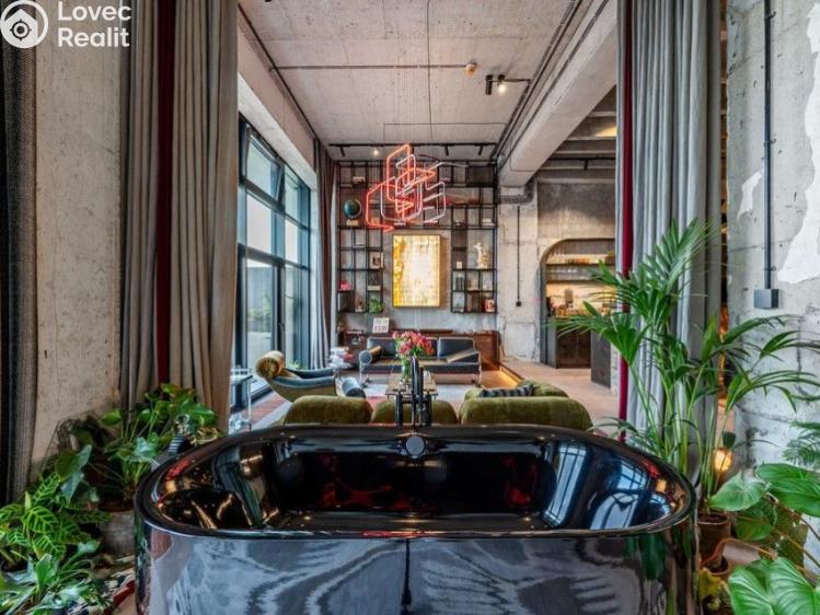 Sale atypical apartment Praha, Československého exilu č. 17