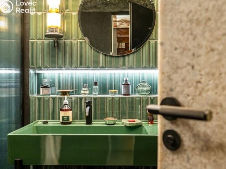 Sale atypical apartment Praha, Československého exilu č. 18