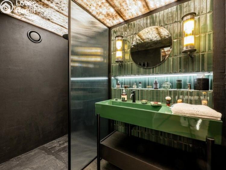 Sale atypical apartment Praha, Československého exilu č. 19