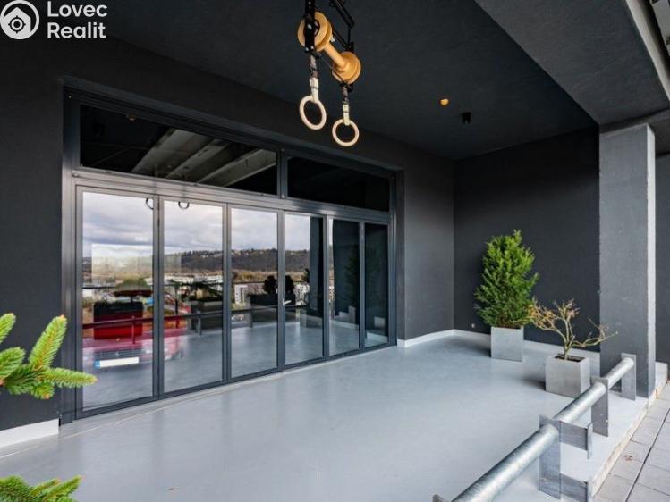 Sale atypical apartment Praha, Československého exilu č. 21