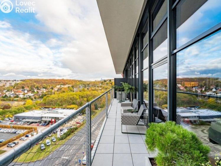 Sale atypical apartment Praha, Československého exilu č. 22