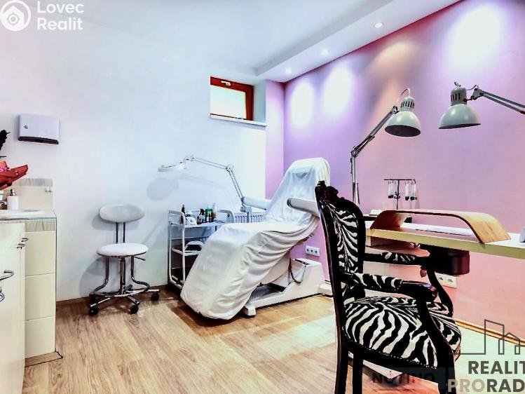 Sale commercial space Praha, Jeseniova 2851/32 č. 4