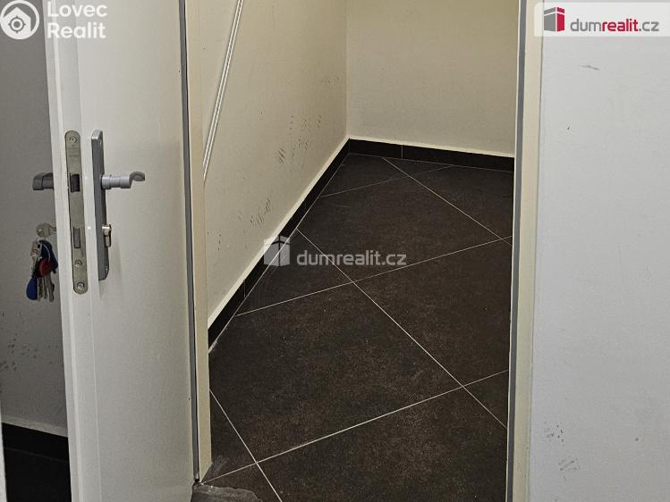 Pronájem bytu 1+KK Karlovy Vary, Dubová č. 27