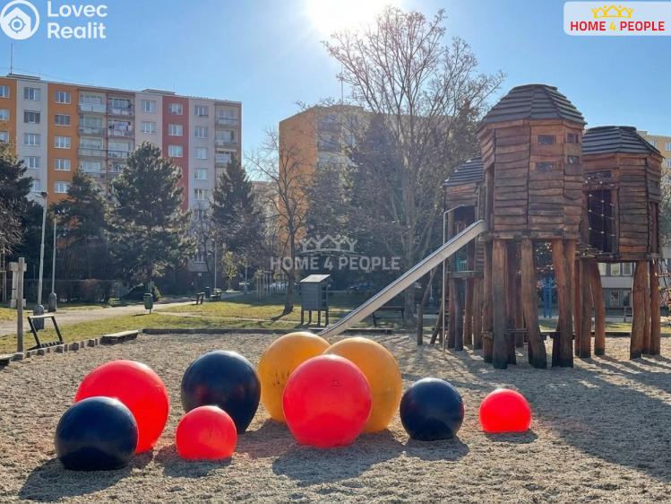 Rent apartment 3+1 Praha 12, Zárubova č. 43