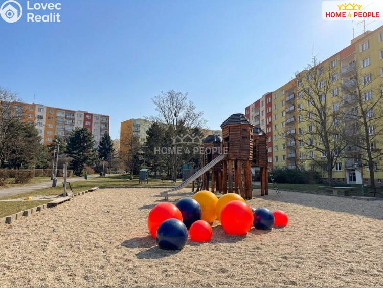 Rent apartment 3+1 Praha 12, Zárubova č. 45