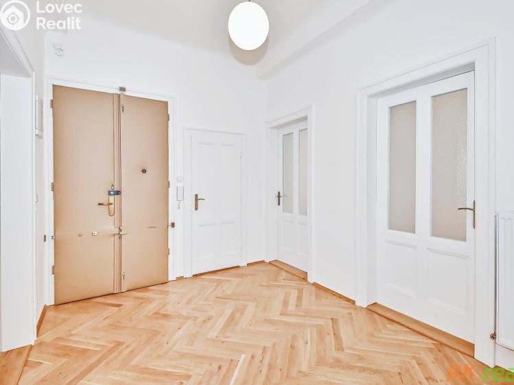 Pronájem bytu 3+1 Praha, Karmelitská č. 22