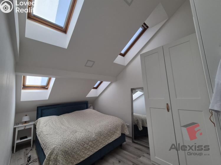 Pronájem atypického bytu Praha, Sinkulova 354/83 č. 1