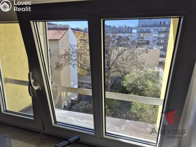 Pronájem atypického bytu Praha, Sinkulova 354/83 č. 10