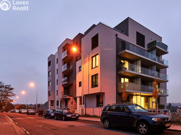 Pronájem bytu 1+KK Praha, Česká 1332/8 č. 1