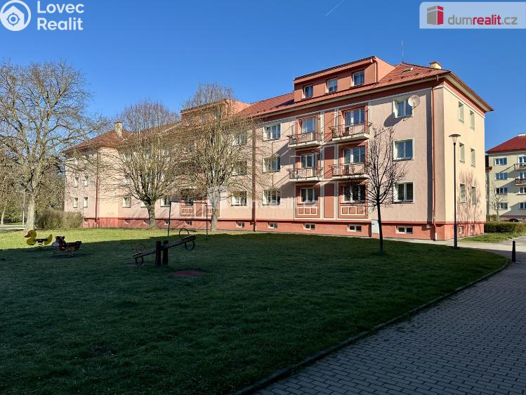 Prodej bytu 2+1 Ostrov, Hlavní třída č. 1