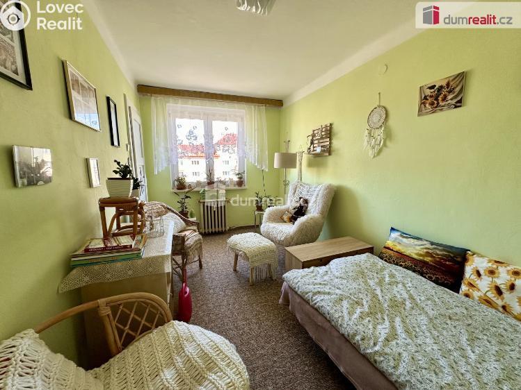 Prodej bytu 2+1 Ostrov, Hlavní třída č. 5