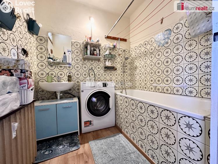 Prodej bytu 2+1 Ostrov, Hlavní třída č. 8