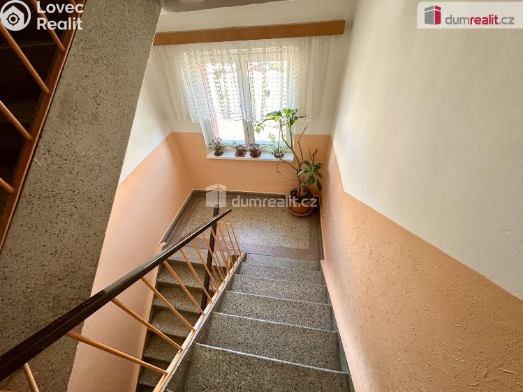 Prodej bytu 2+1 Ostrov, Hlavní třída č. 11