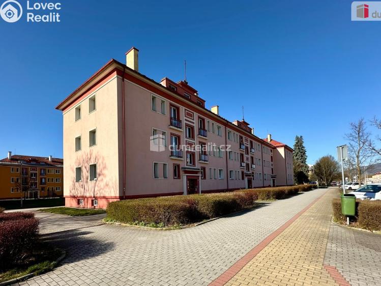 Prodej bytu 2+1 Ostrov, Hlavní třída č. 12