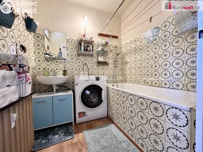 Продаж квартири 2+1 Ostrov, Hlavní třída č. 8