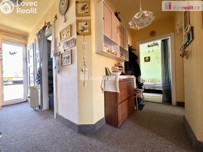 Продаж квартири 2+1 Ostrov, Hlavní třída č. 9