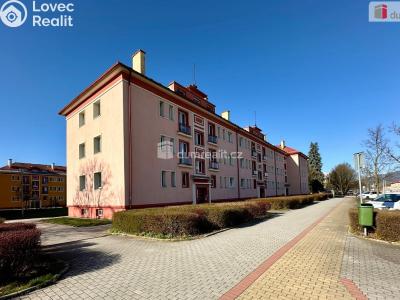 Продаж квартири 2+1 Ostrov, Hlavní třída č. 12