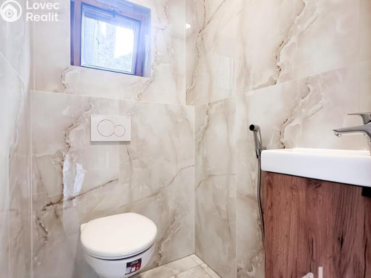 Pronájem bytu 3+1 Praha, Na líše č. 8