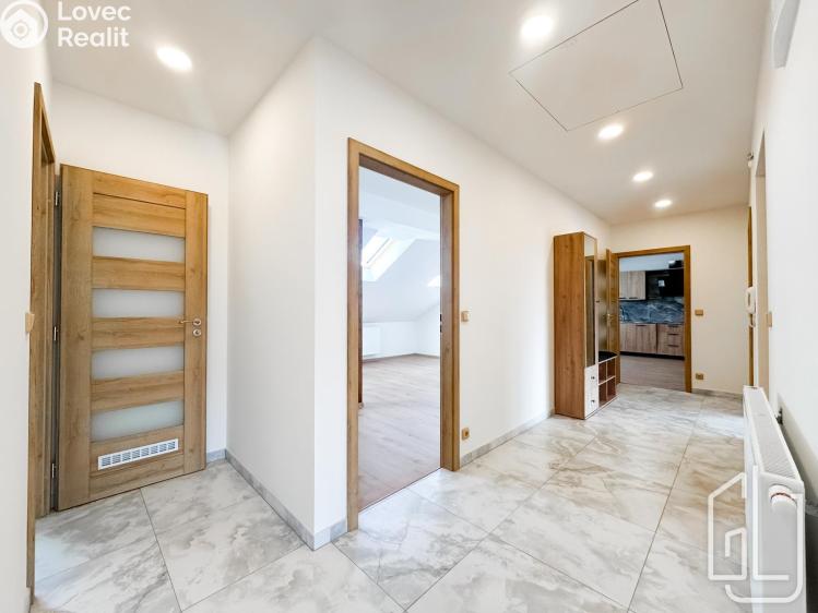 Pronájem bytu 3+1 Praha, Na líše č. 9