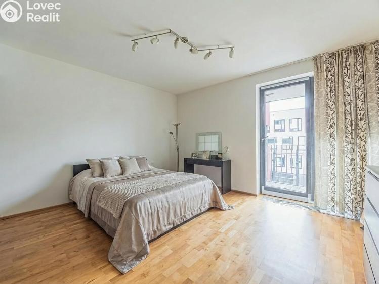 Sale apartment 3+KK Praha, V přístavu 1585/16 č. 9