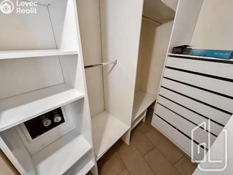 Pronájem bytu 3+1 Praha, Krakovská č. 9