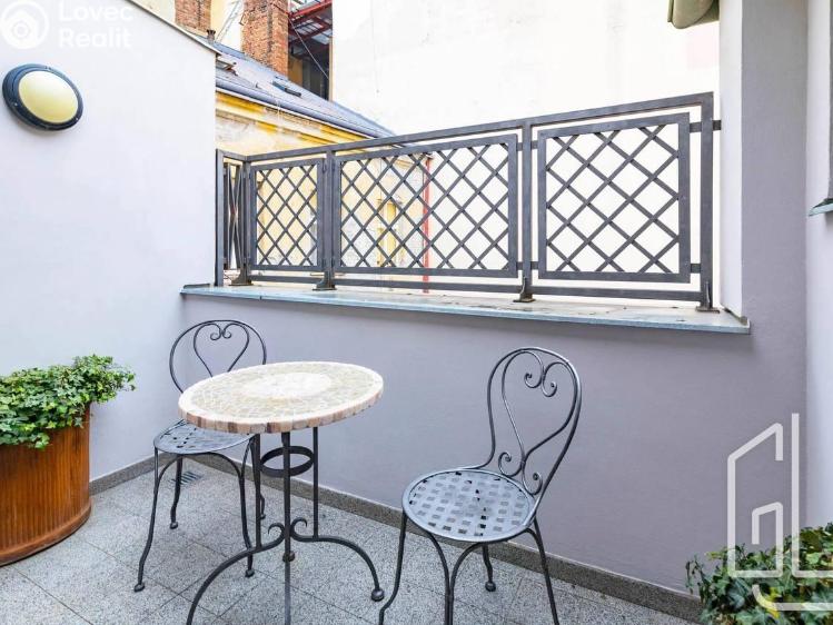 Pronájem bytu 3+KK Praha, Odborů č. 2