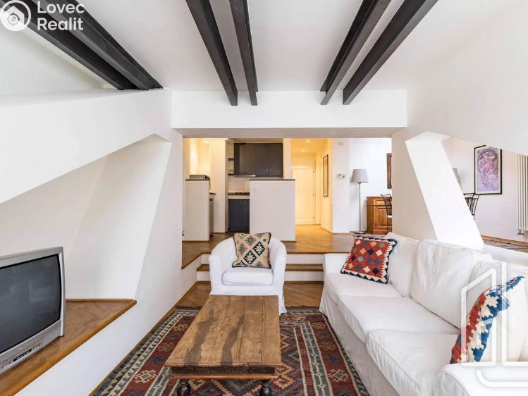 Pronájem bytu 3+KK Praha, Odborů č. 3