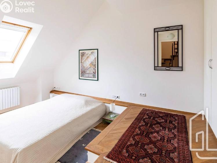 Pronájem bytu 3+KK Praha, Odborů č. 8