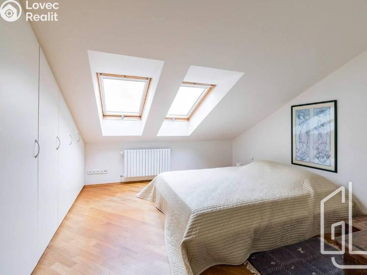 Pronájem bytu 3+KK Praha, Odborů č. 10