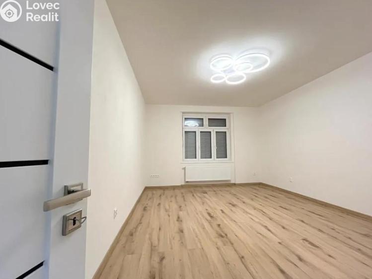 Pronájem bytu 3+1 Praha, Na Pankráci č. 2