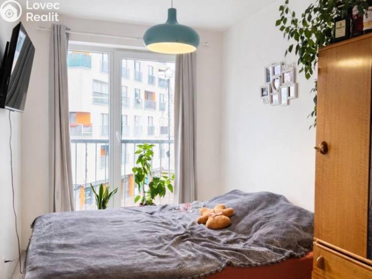 Pronájem bytu 4+KK Praha, Ke kříži č. 6