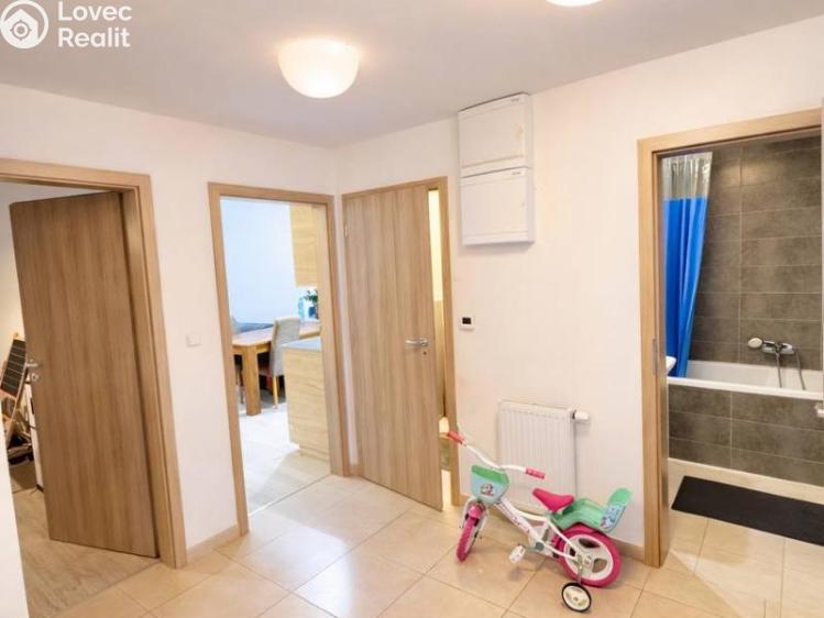 Pronájem bytu 4+KK Praha, Ke kříži č. 8