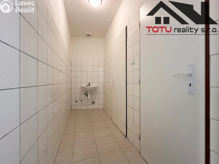 Rent commercial space Jaroměř, Husova č. 10