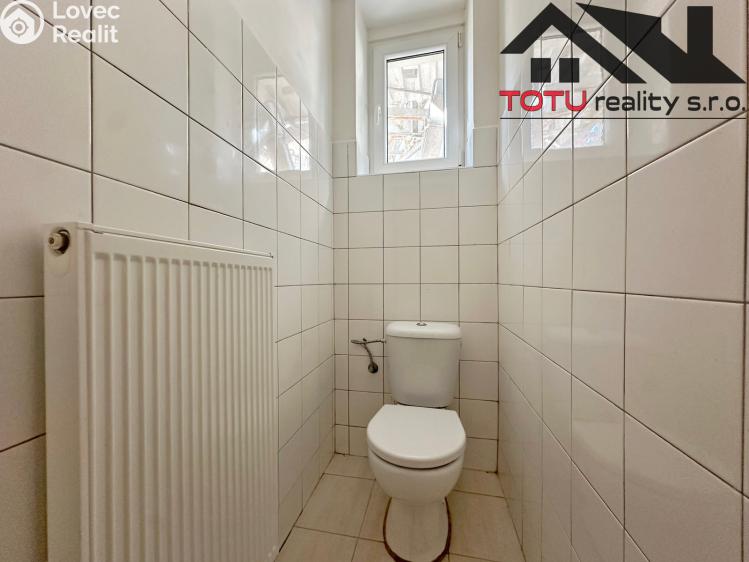 Rent commercial space Jaroměř, Husova č. 12