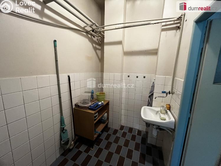 Pronájem obchodního prostoru Újezdeček, Řetenická č. 15