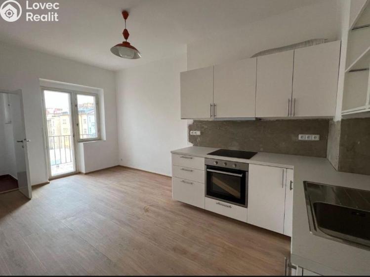 Pronájem bytu 3+1 Praha, Nikoly Tesly č. 1