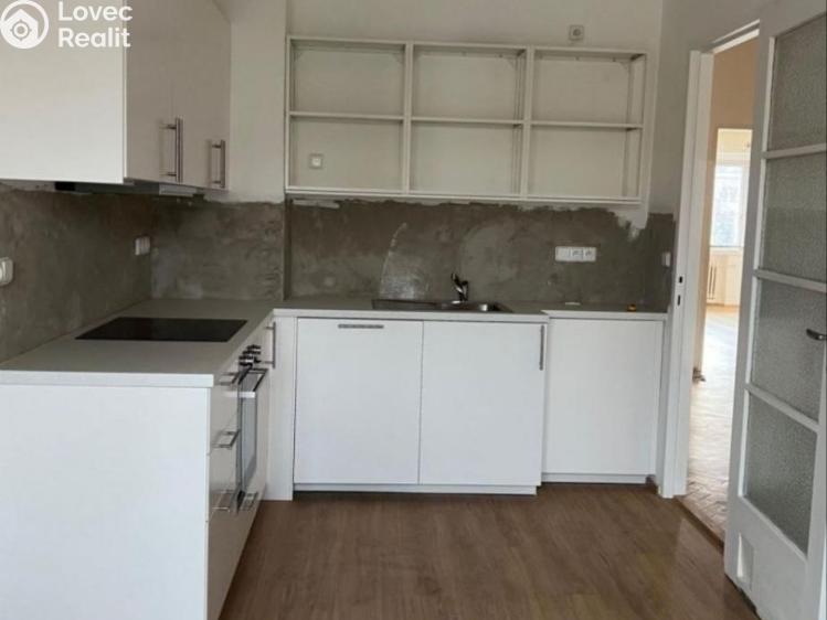 Pronájem bytu 3+1 Praha, Nikoly Tesly č. 2