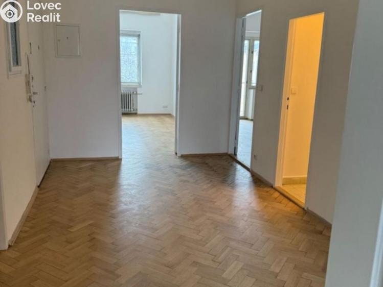 Pronájem bytu 3+1 Praha, Nikoly Tesly č. 6