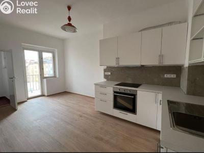 Pronájem bytu 3+1 Praha, Nikoly Tesly č. 1