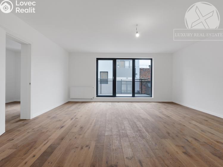 Sale apartment 2+KK Praha, Kolmá č. 3