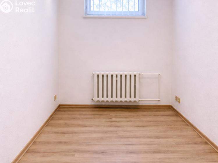 Pronájem bytu 3+1 Praha, Matúškova č. 8